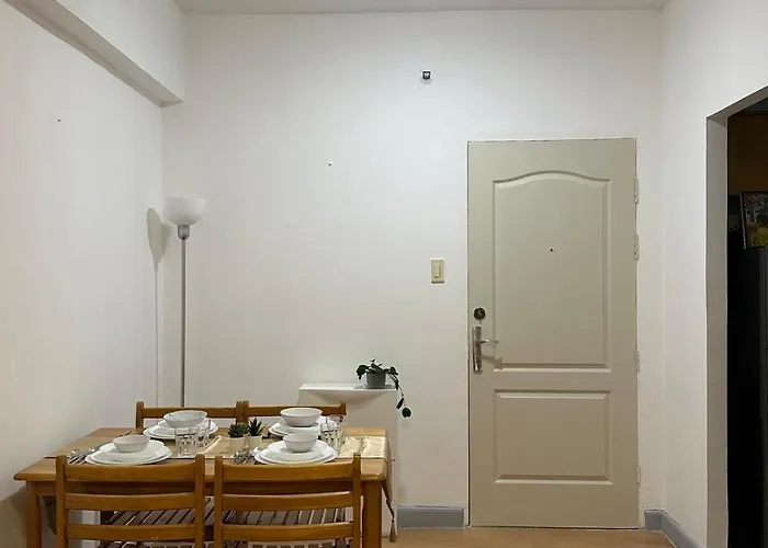 Bright & Cozy In Bgc Apartment